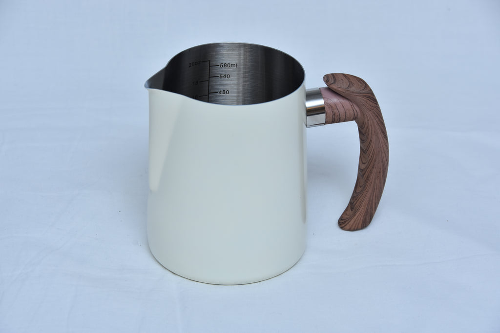Barista Pro bela latijera sa ergonomskom drškom 1000ml